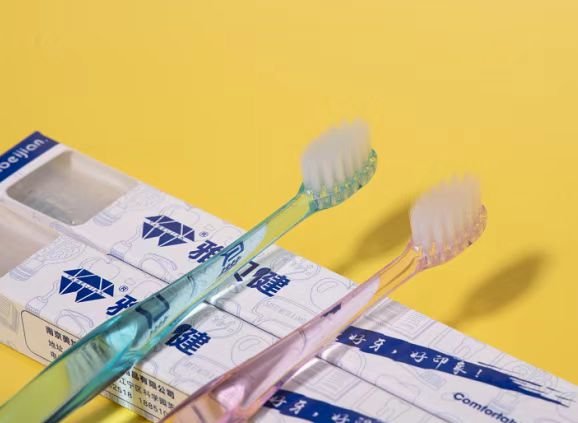 How to Choose the Right Soft Bristle Toothbrush for Sensitive Gums